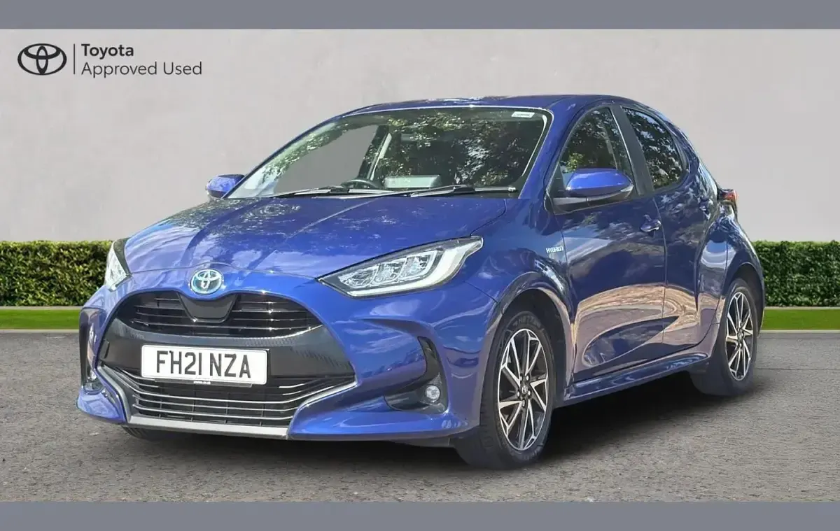 Used Toyota Yaris Design 116 HP (85 kW) 2021 Galactic blue Hatchback