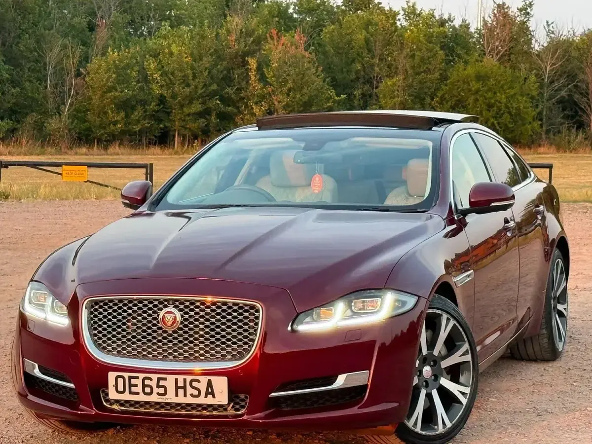 Used Jaguar XJ Portfolio 300 HP (220 kW) 2015 Red Sedan