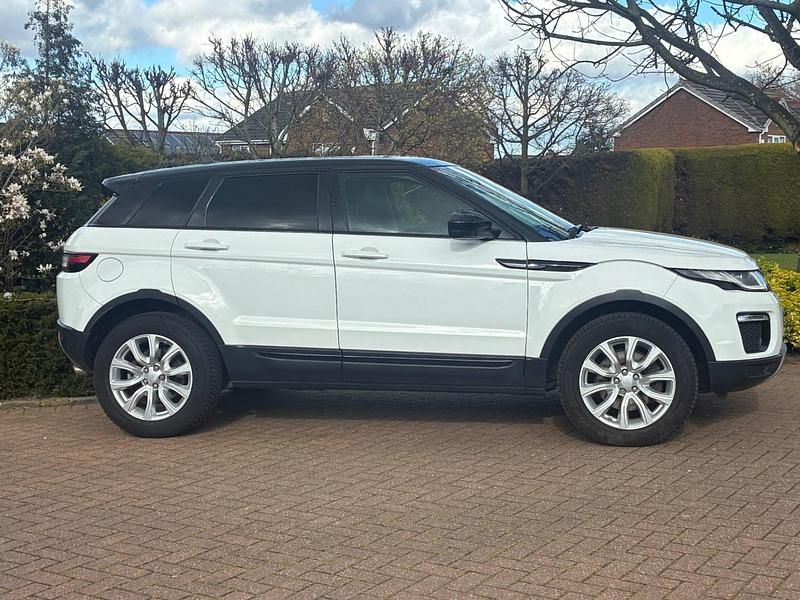 Used Land Rover Range Rover evoque SE 2016 White Estate