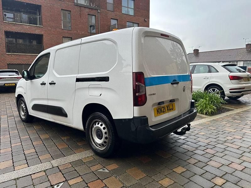 Used Vauxhall Combo 100 HP (73 kW) 2021 White Van
