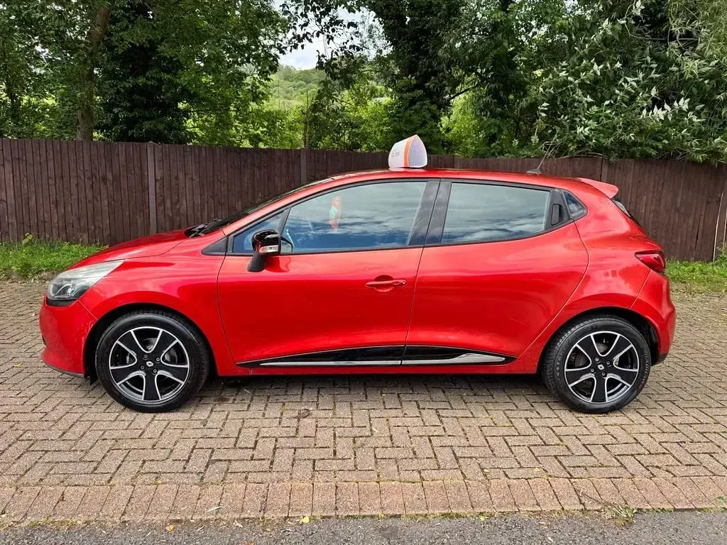 Used Renault Clio IV Dynamique 2013 Red Hatchback