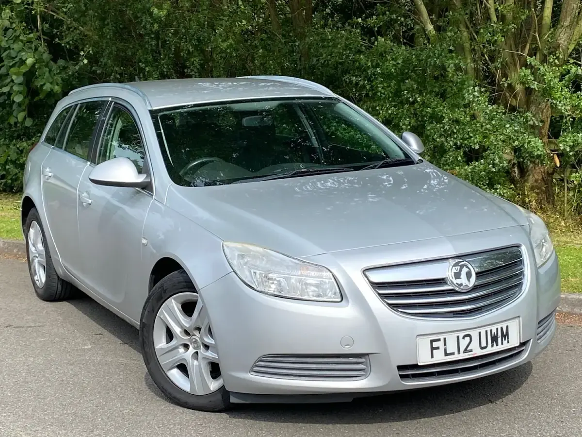 Used Vauxhall Insignia 160 HP (117 kW) 2012 Silver Estate