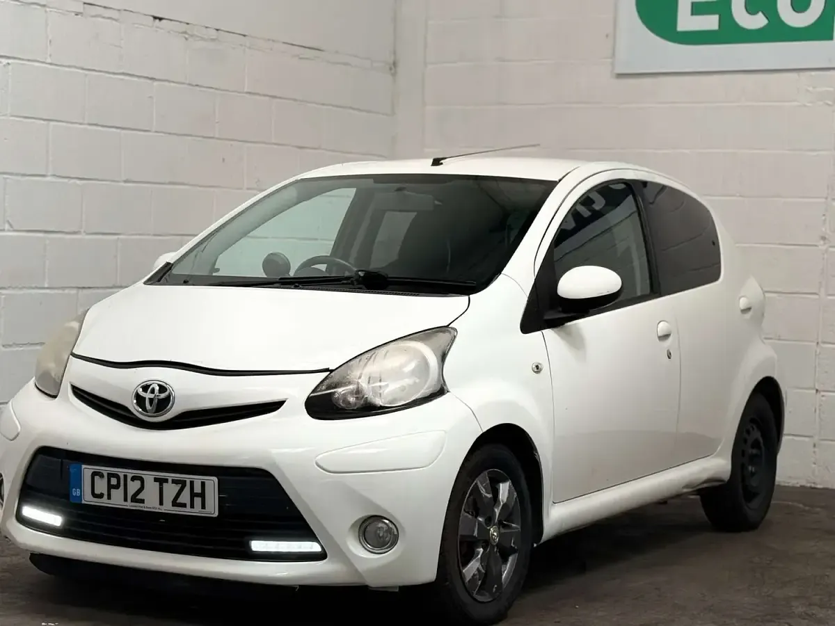 Used Toyota Aygo 68 HP (50 kW) 2012 White Hatchback