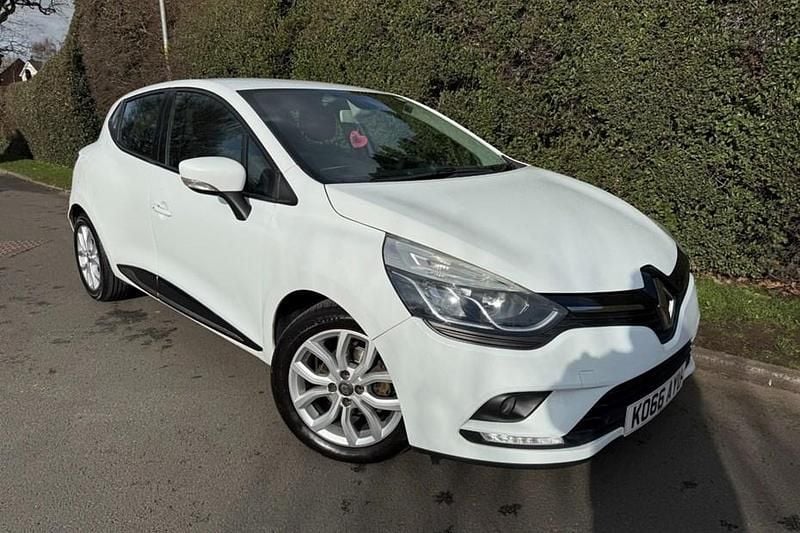 Used Renault Clio IV Dynamique 90 HP (66 kW) 2017 White Hatchback