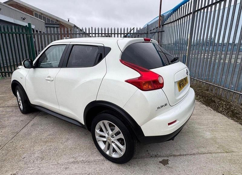 Usado Nissan Juke Acenta 115 HP (84 kW) 2010 Branco SUV