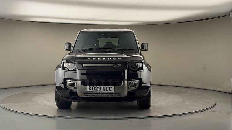 Used Land Rover Defender HSE Dynamic 404 HP (297 kW) 2023 Santorini black SUV