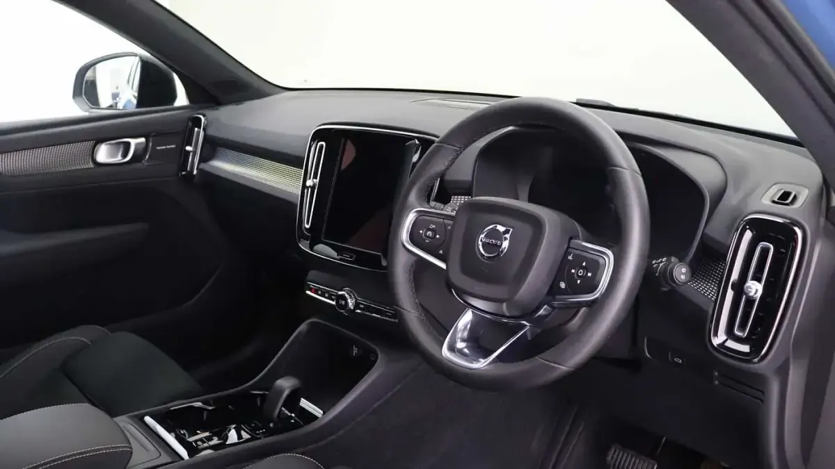 Used Volvo XC40 Ultimate 197 HP (144 kW) 2023 Blue SUV