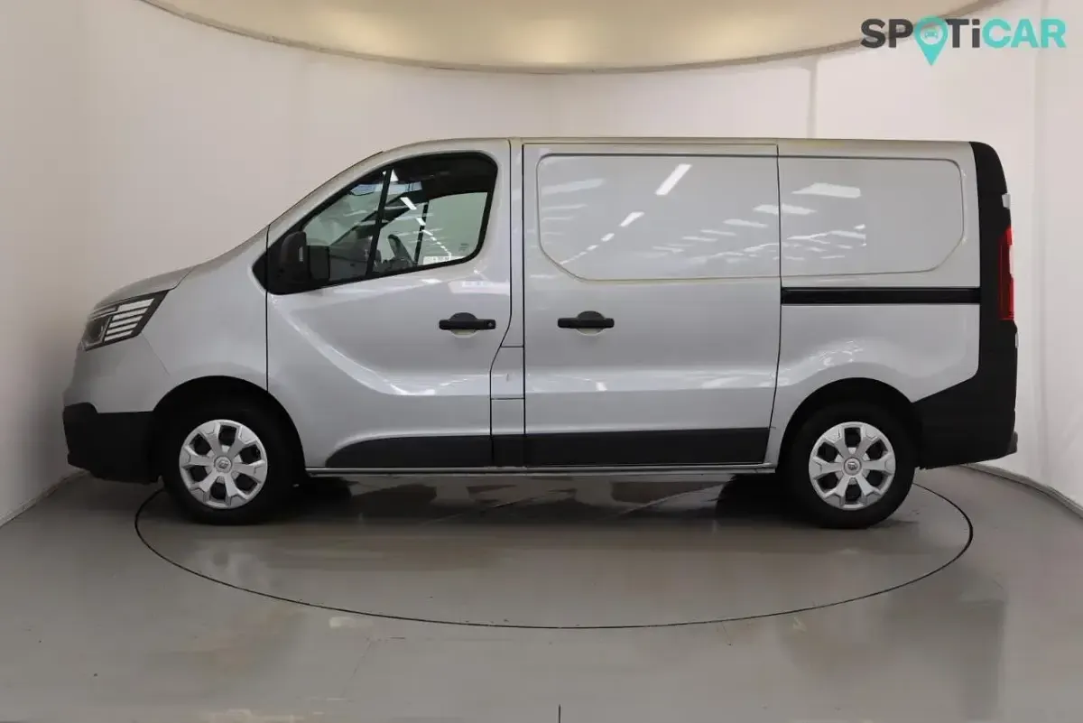 Begagnad Renault Trafic Business 128 HK (94 kW) 2023 Grå