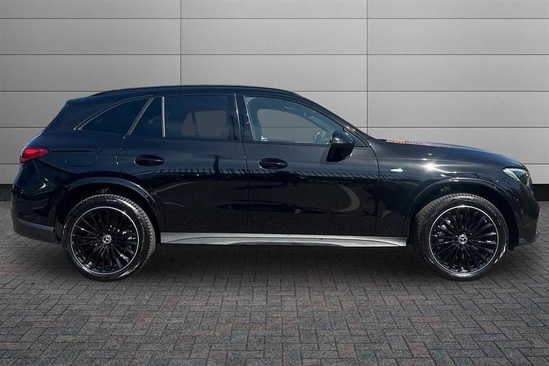 Second-hand Mercedes GLC300e Urban 313 CP (230 kW) 2025 Negru Break
