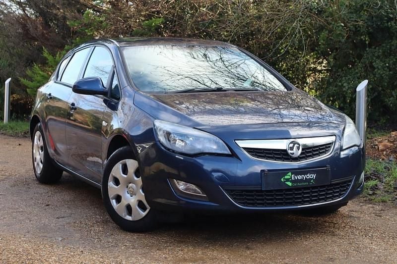 Blue Used 2010 Vauxhall Astra Hatchback | £799 (Good price) - Image 1/4