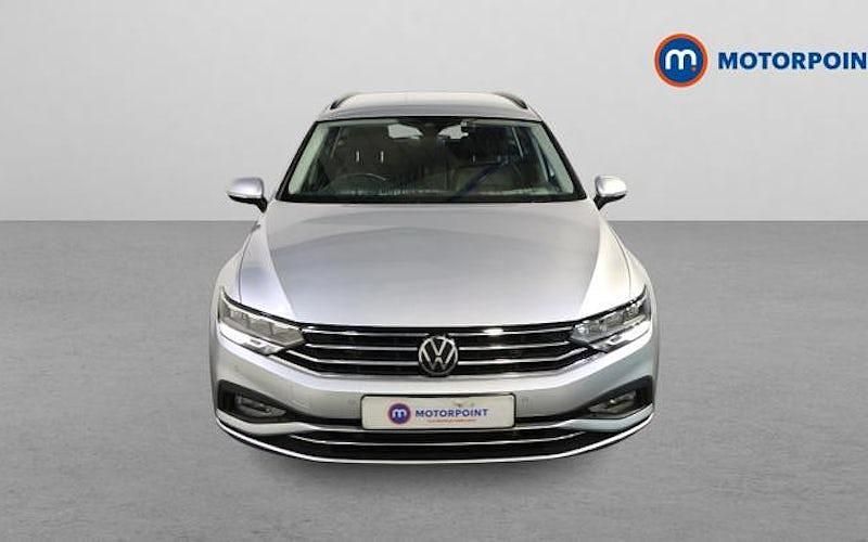Used VW Passat SE 150 HP (110 kW) 2023 Estate