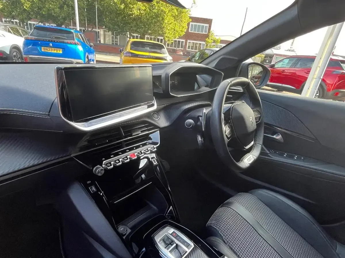 Used Peugeot 208 GT 99 HP (72 kW) 2023 Yellow Hatchback