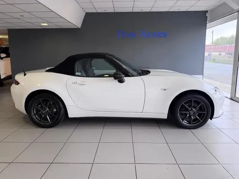 Usado Mazda MX5 Inclusive 131 HP (96 kW) 2016 Branco Cabrios