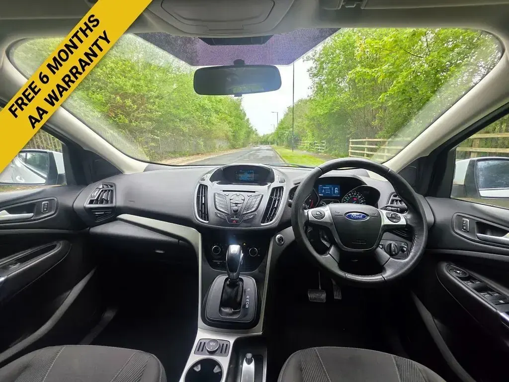 Käytetty Ford Kuga Zetec 163 HP (119 kW) 2014 Valkoinen Katumaasturi