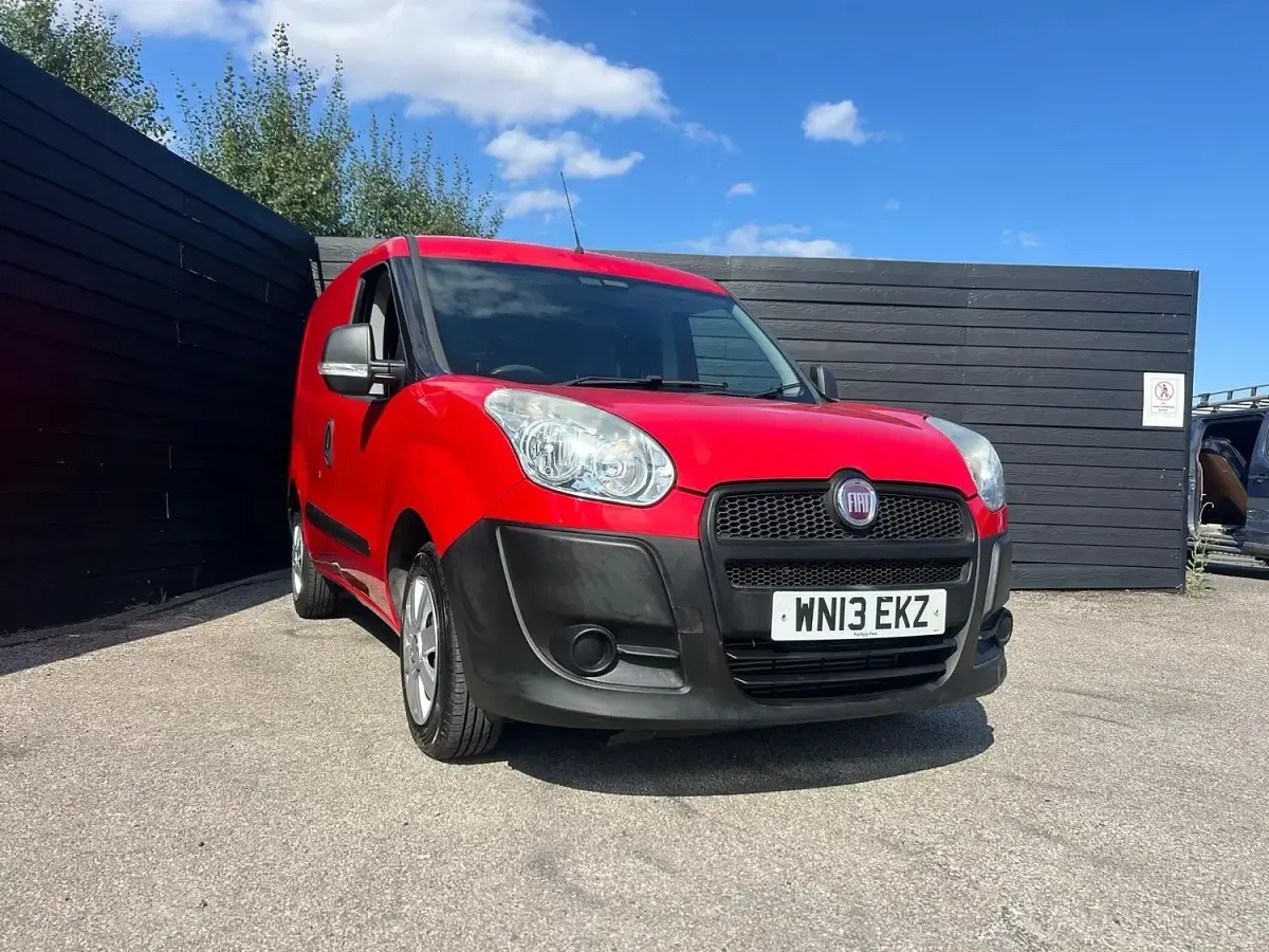 Used Fiat Doblò 2013 Red MPV