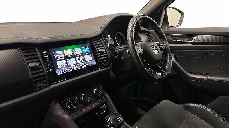 Used Skoda Kodiaq SportLine 150 HP (110 kW) 2022 Moon white metallic SUV