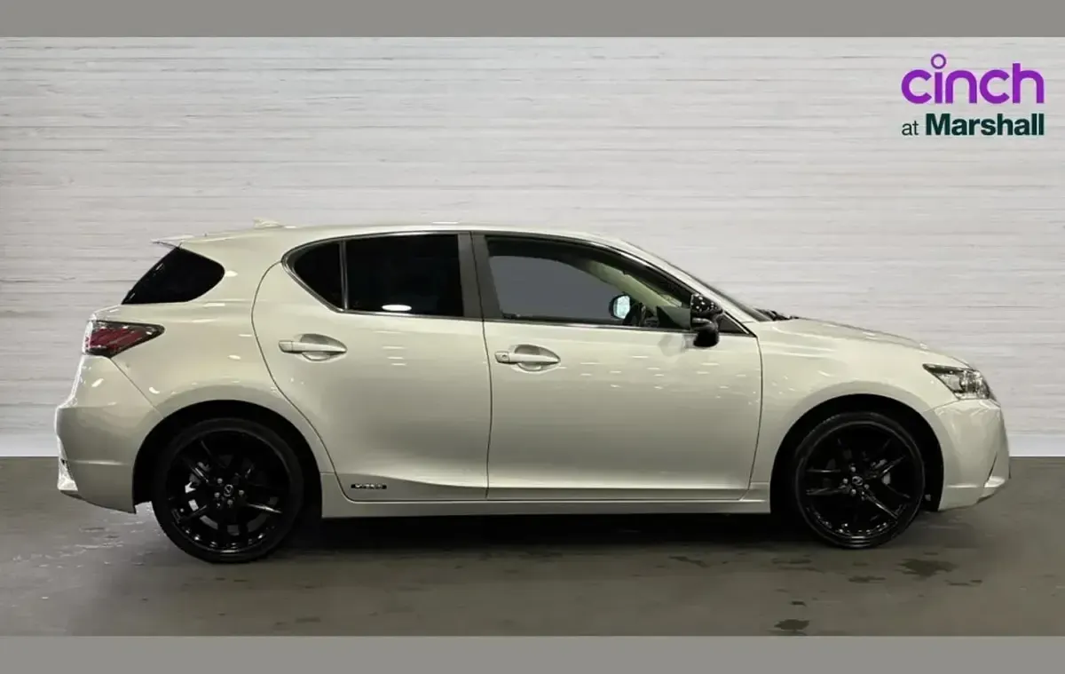 Used Lexus CT200h Sport Line 136 HP (100 kW) 2016 Silver Hatchback
