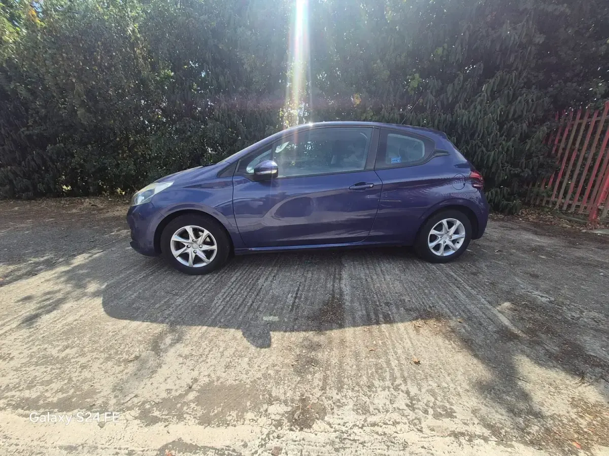 Used Peugeot 208 Active 82 HP (60 kW) 2015 Blue Hatchback