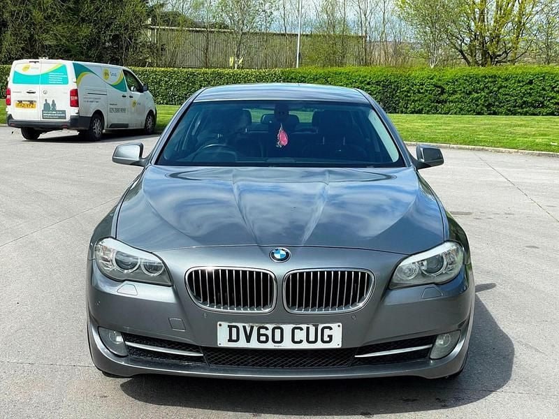 Begagnad BMW 520 Impressive 2010 Grå Sedan