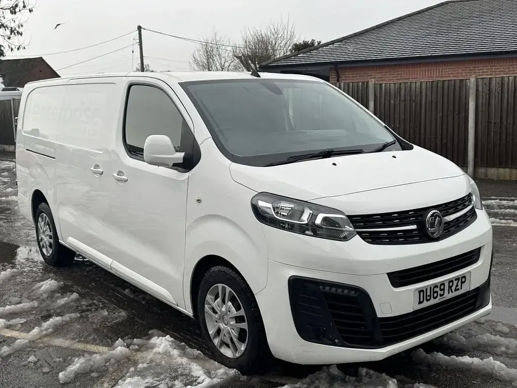 Used Vauxhall Vivaro Sportive 100 HP (73 kW) 2019 White MPV