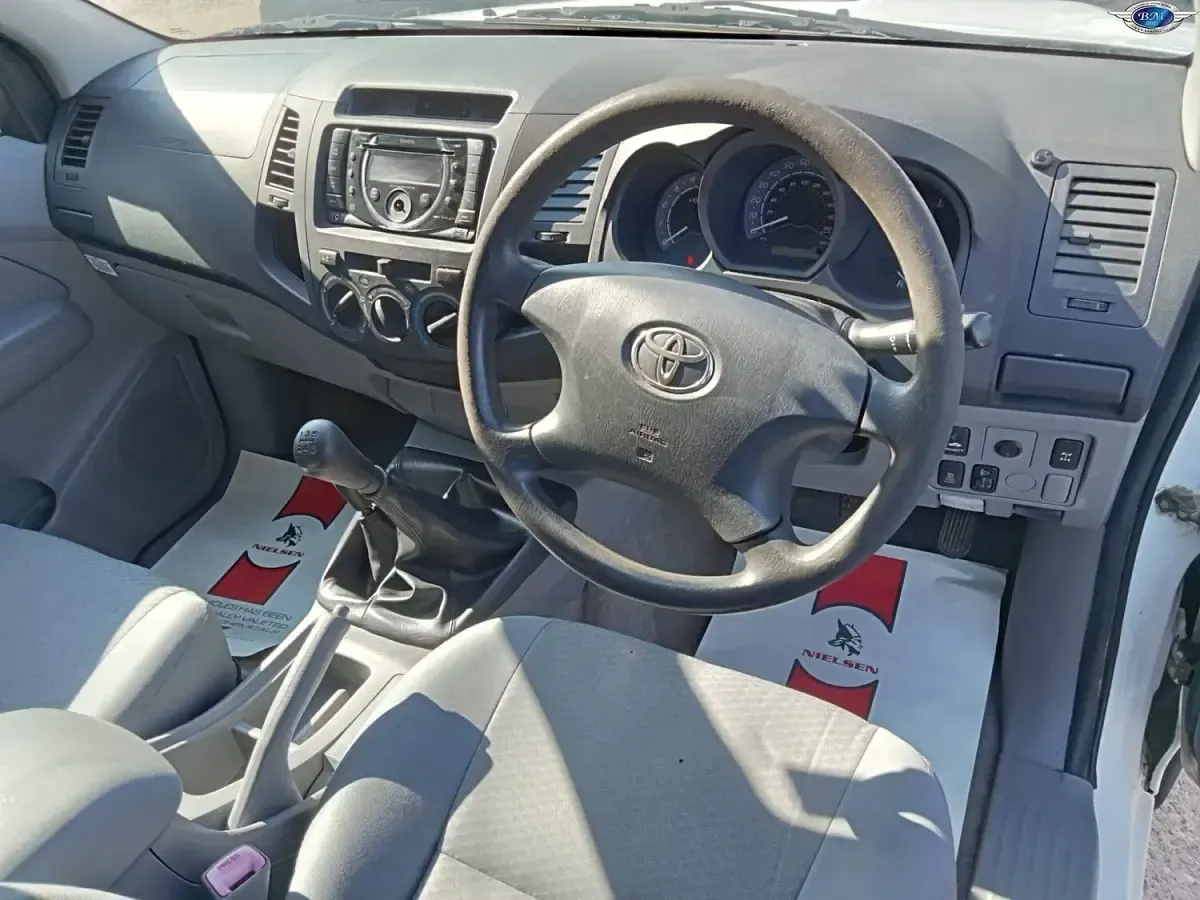 Used Toyota HiLux 2011 White Pickup
