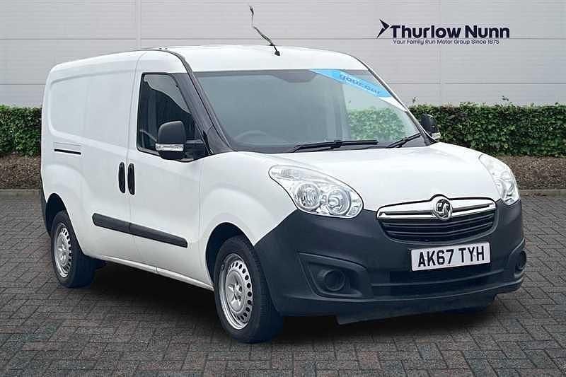 Polar white Used 2018 Vauxhall Combo MPV | £4,545 (Fair price) - Image 1/4