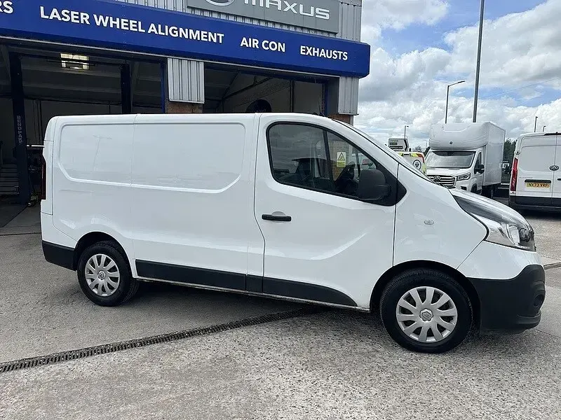 Used Renault Trafic Business 2021 Glacier white