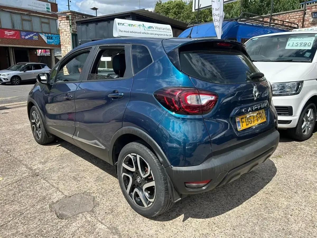 Used Renault Captur Dynamique 90 HP (66 kW) 2017 Blue SUV