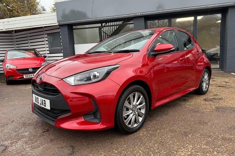 Scarlett red Used 2023 Toyota Yaris Hybrid Play Hatchback | £17,990 (Good price) - Image 1/1