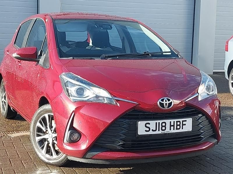 Used Toyota Yaris 111 HP (81 kW) 2018 Red Hatchback