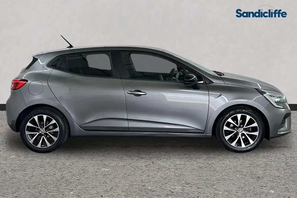 Used Renault Clio Evolution 90 HP (66 kW) 2022 Grey Hatchback