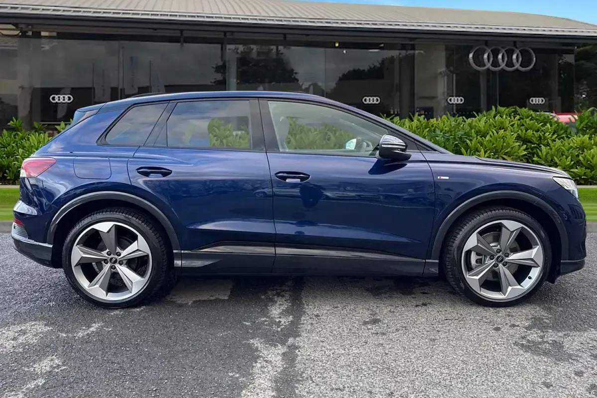 New Audi Q4 e-tron Black Edition 210 kW (286 HP) 2026 Blue SUV
