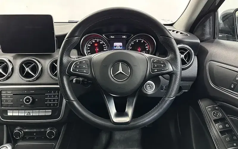 Used Mercedes GLA180 Urban 122 HP (89 kW) 2018 Grey SUV