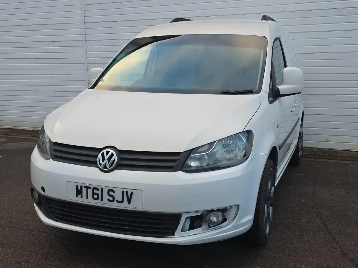 Usado VW Caddy 102 CV (75 kW) 2011 Blanco Monovolumen