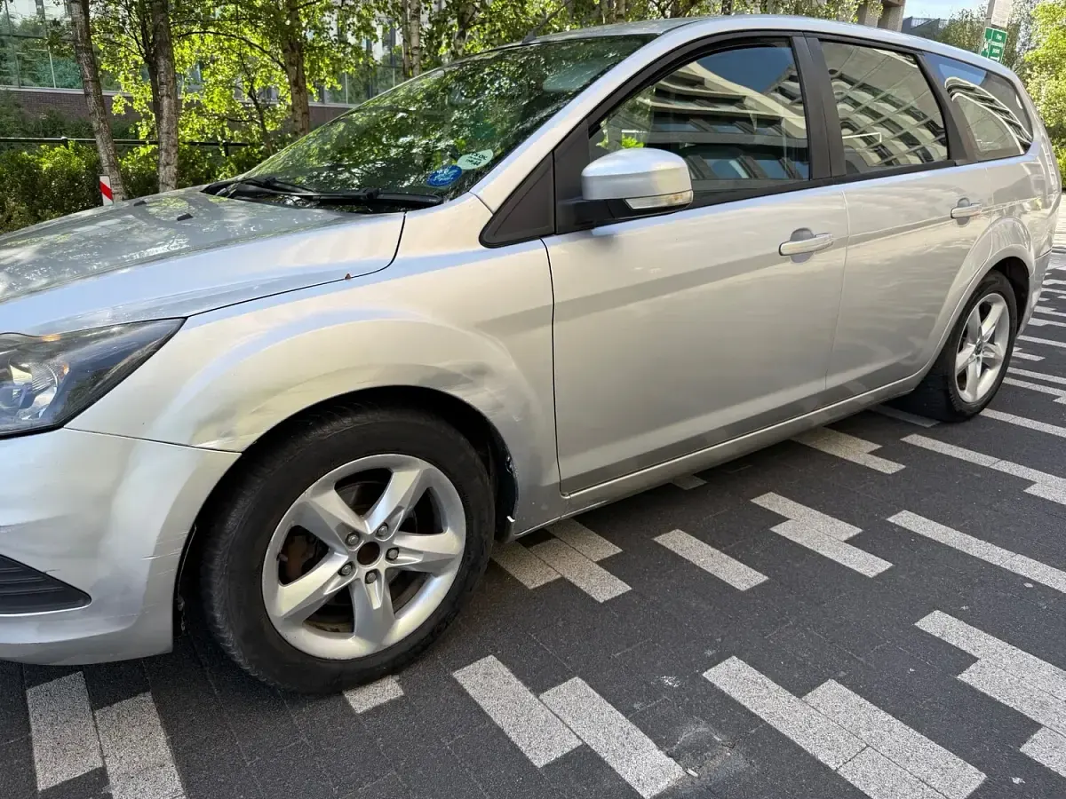 Used Ford Focus Zetec 125 HP (91 kW) 2010 Silver Estate