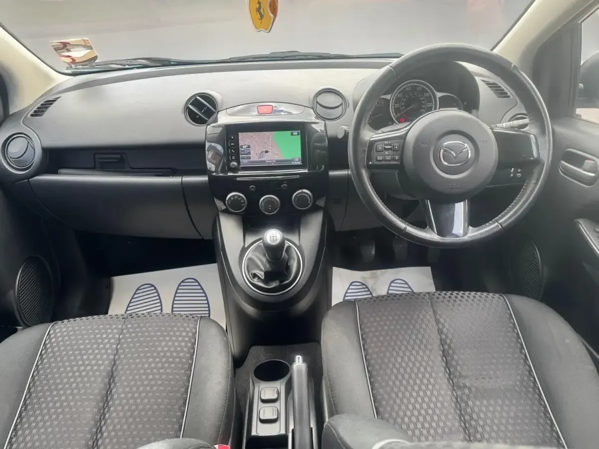 Używany Mazda 2 Edition 2014 Niebieski Hatchback