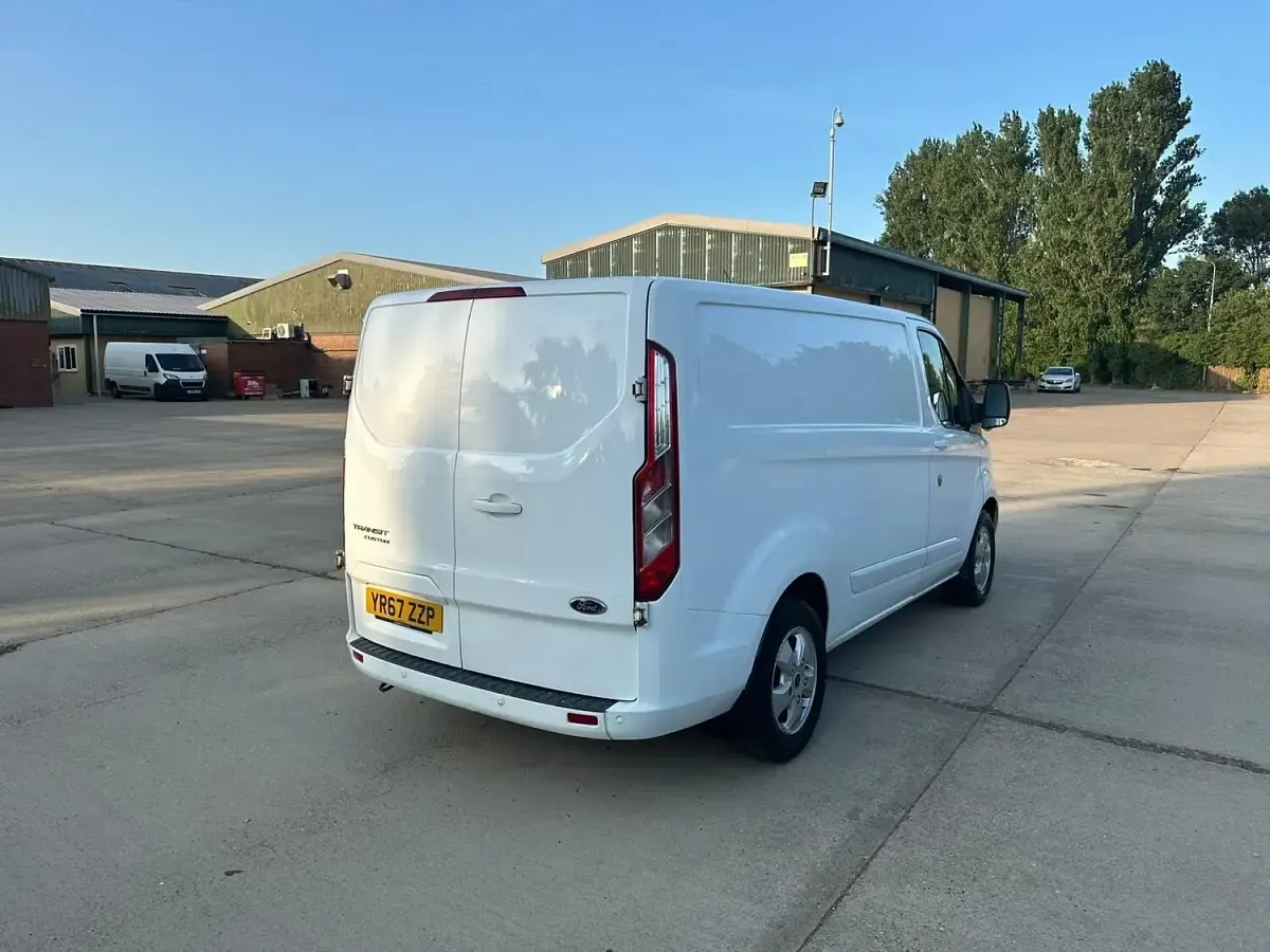 Used Ford Transit Custom Limited 130 HP (95 kW) 2017 White Van