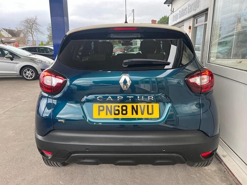 Used Renault Captur Iconic 90 HP (66 kW) 2018 Blue SUV