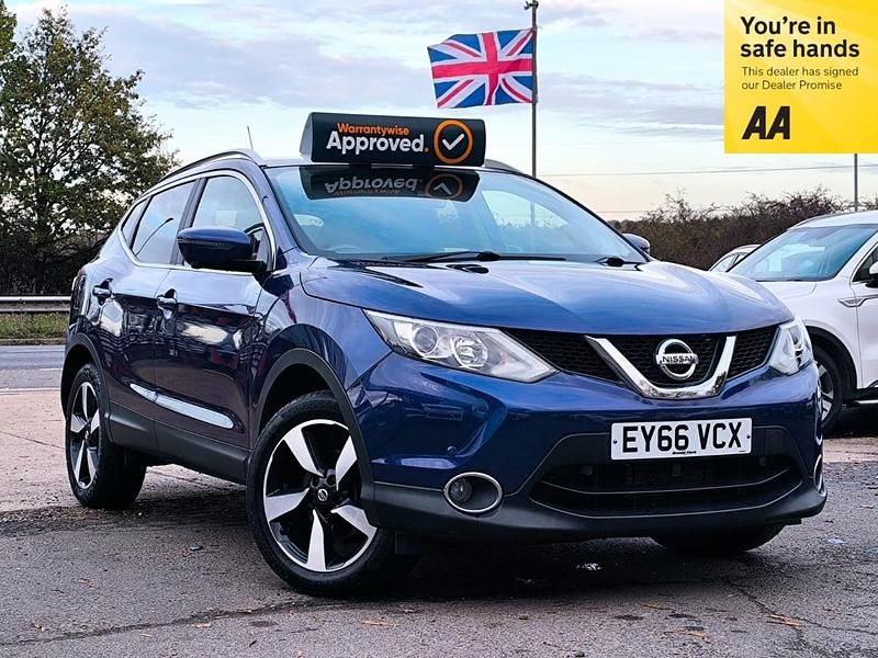 Blue Used 2016 Nissan Qashqai N-Connecta SUV | £9,295 (Good price) - Image 1/4