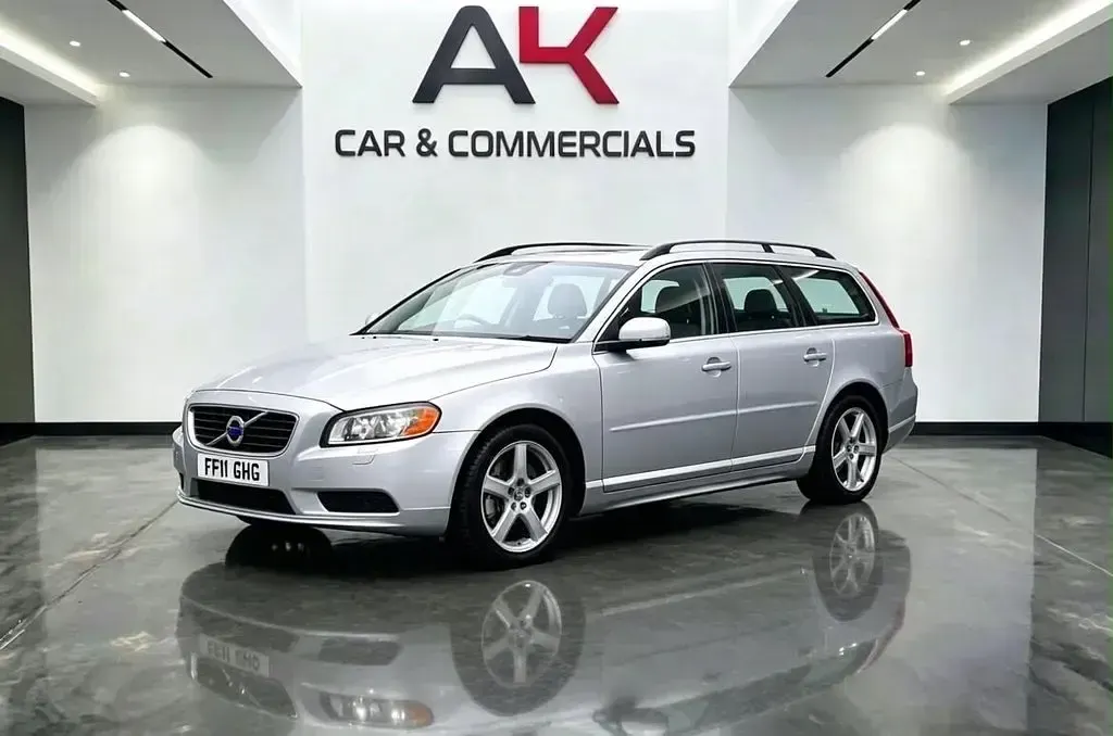 Used Volvo V70 SE 163 HP (119 kW) 2011 Silver Estate