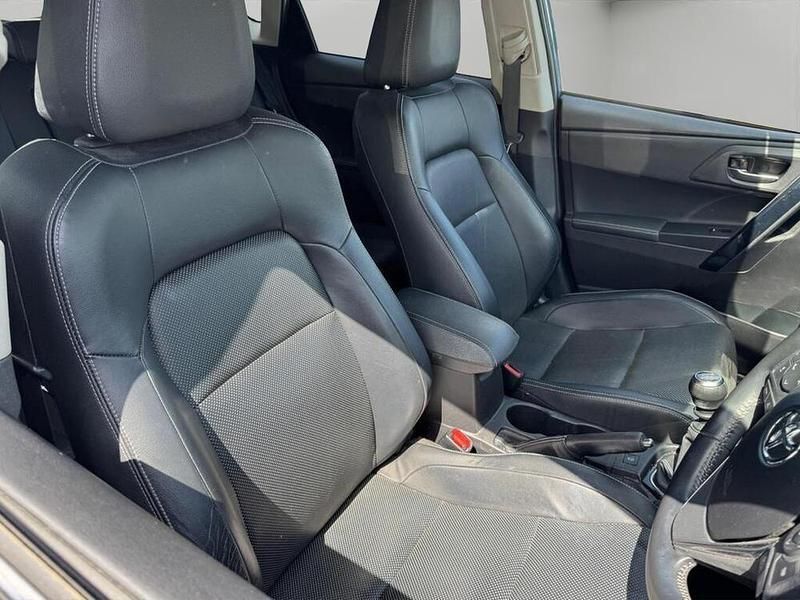 Used Toyota Auris 2018 Blue Hatchback