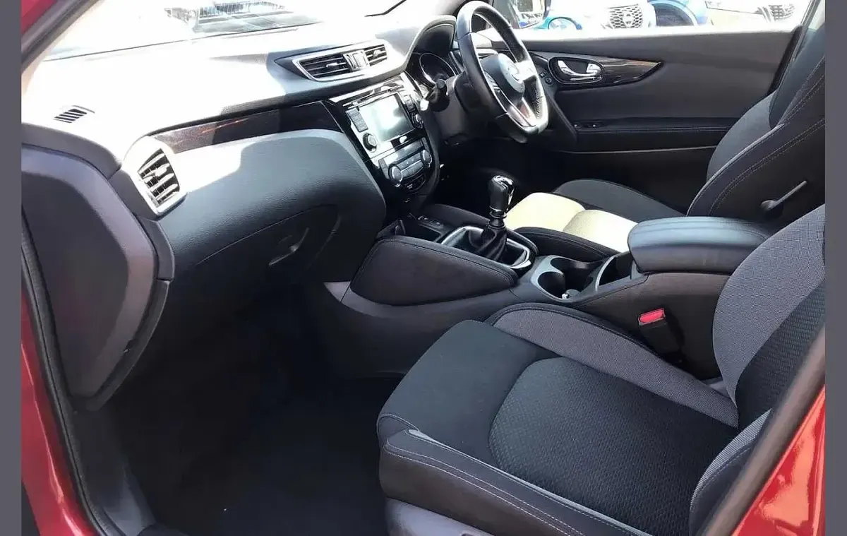 Used Nissan Qashqai N-Connecta 138 HP (101 kW) 2020 Red SUV
