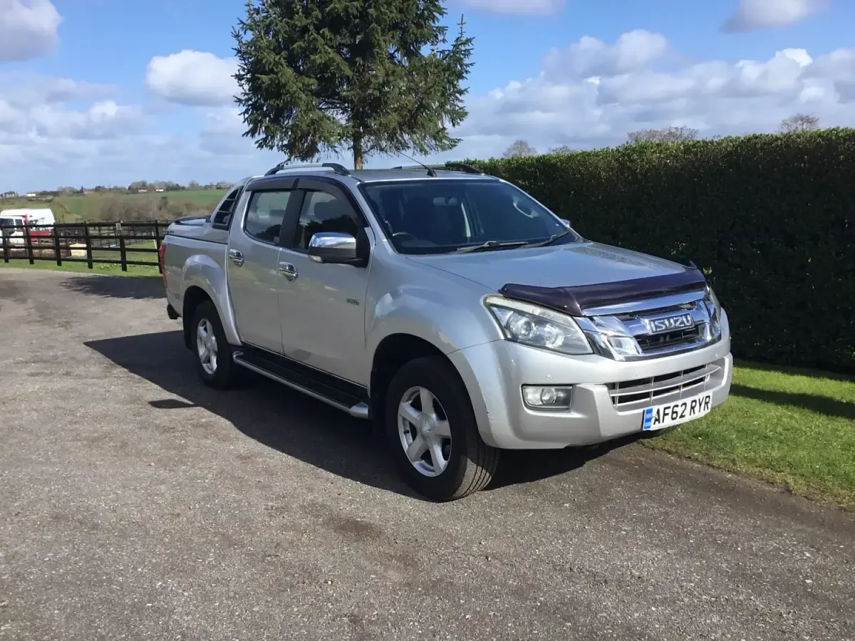 Second-hand Isuzu D-Max 136 CP (100 kW) 2012 Argintiu Pickup