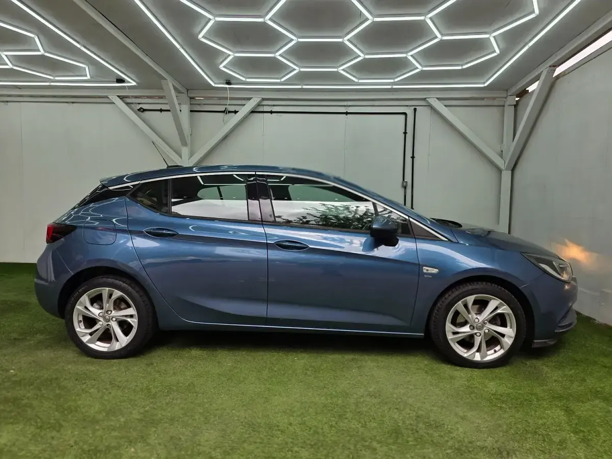 Used Vauxhall Astra SRi 2016 Blue Hatchback