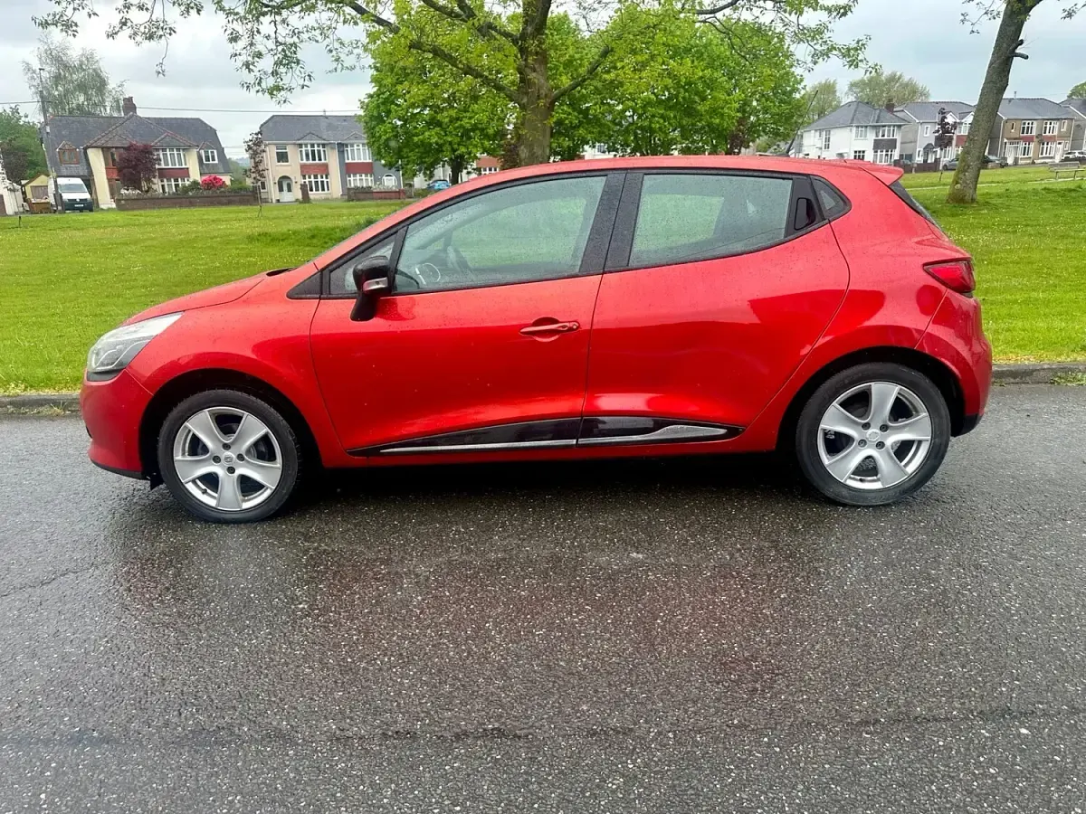 Used Renault Clio IV Dynamique 75 HP (55 kW) 2013 Red Hatchback