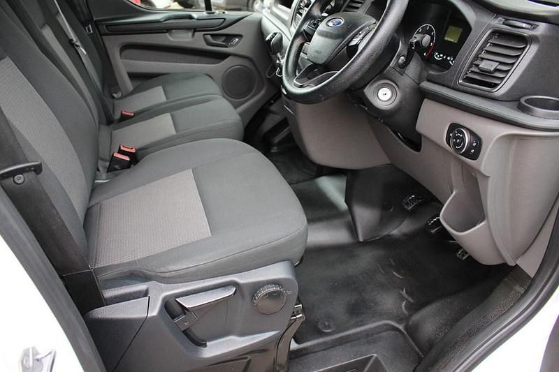 Used Ford Transit Custom 130 HP (95 kW) 2021 White Van