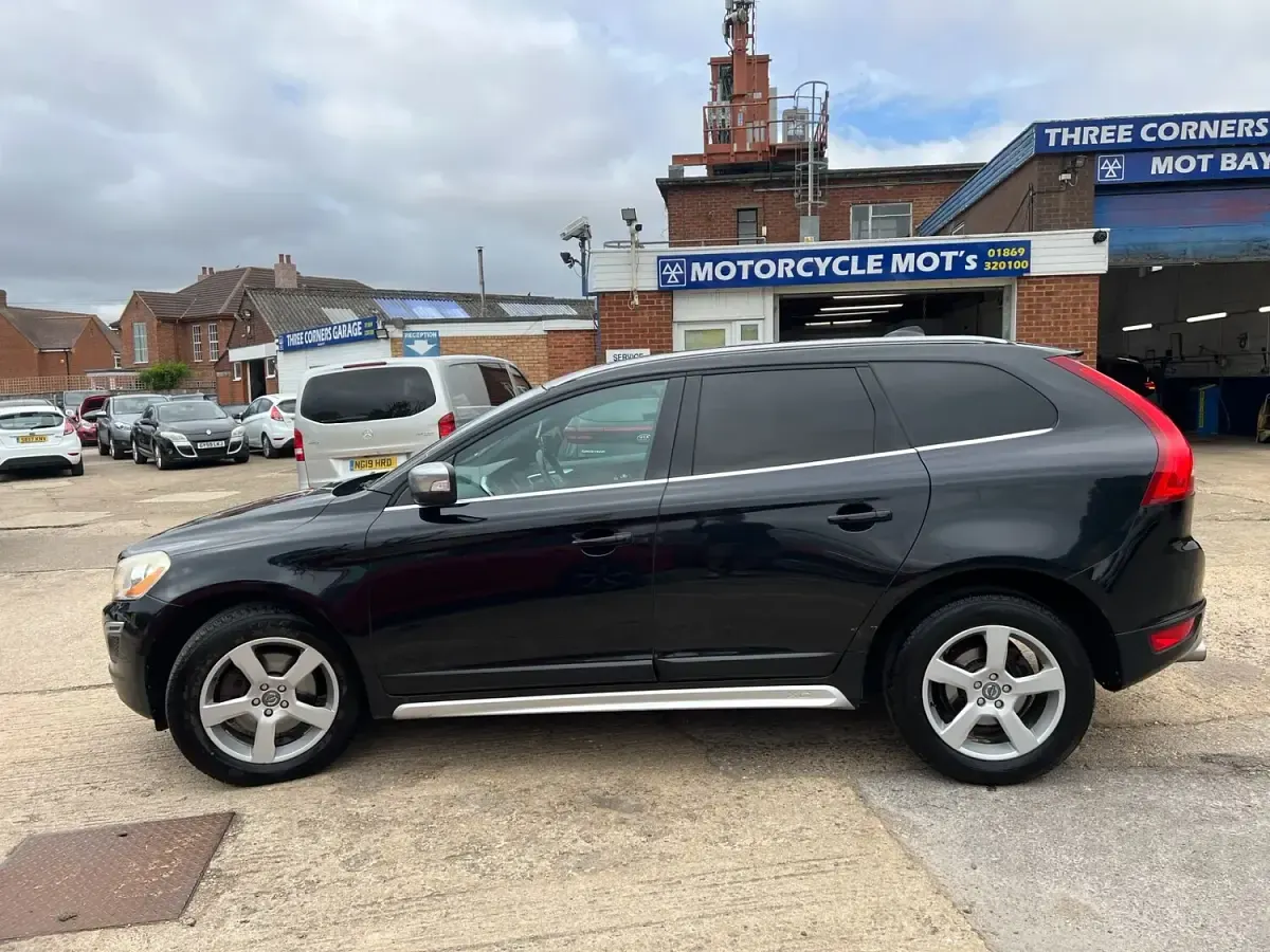 Used Volvo XC60 R-Design 163 HP (119 kW) 2013 Black SUV