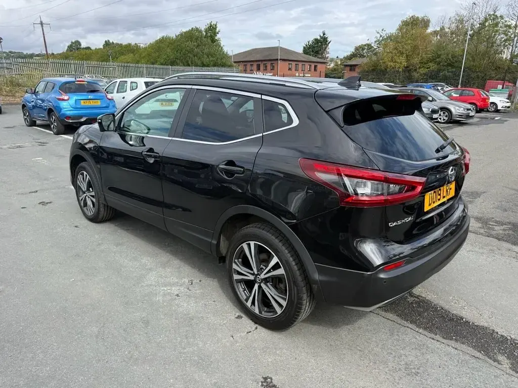 Used Nissan Qashqai N-Connecta 115 HP (84 kW) 2019 Black SUV