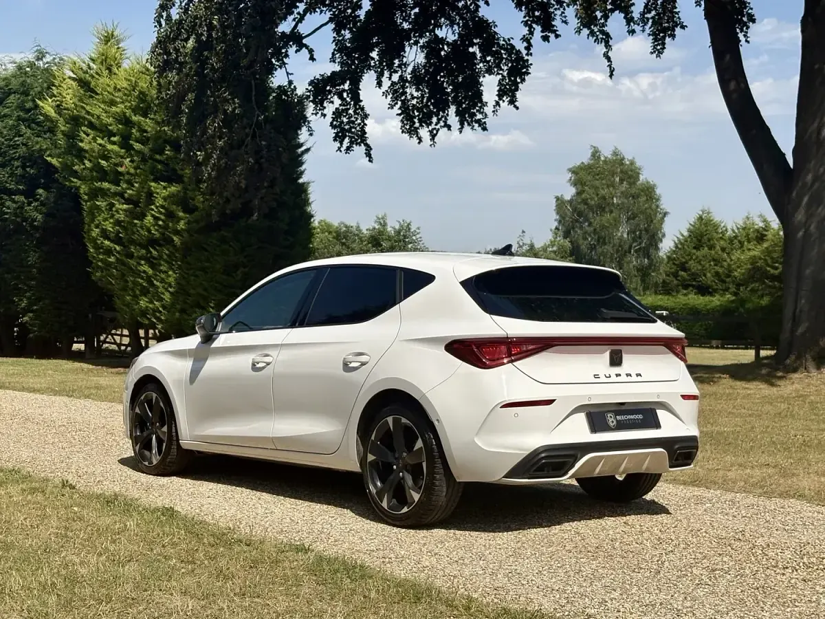 Used Cupra Leon 150 HP (110 kW) 2023 White Hatchback