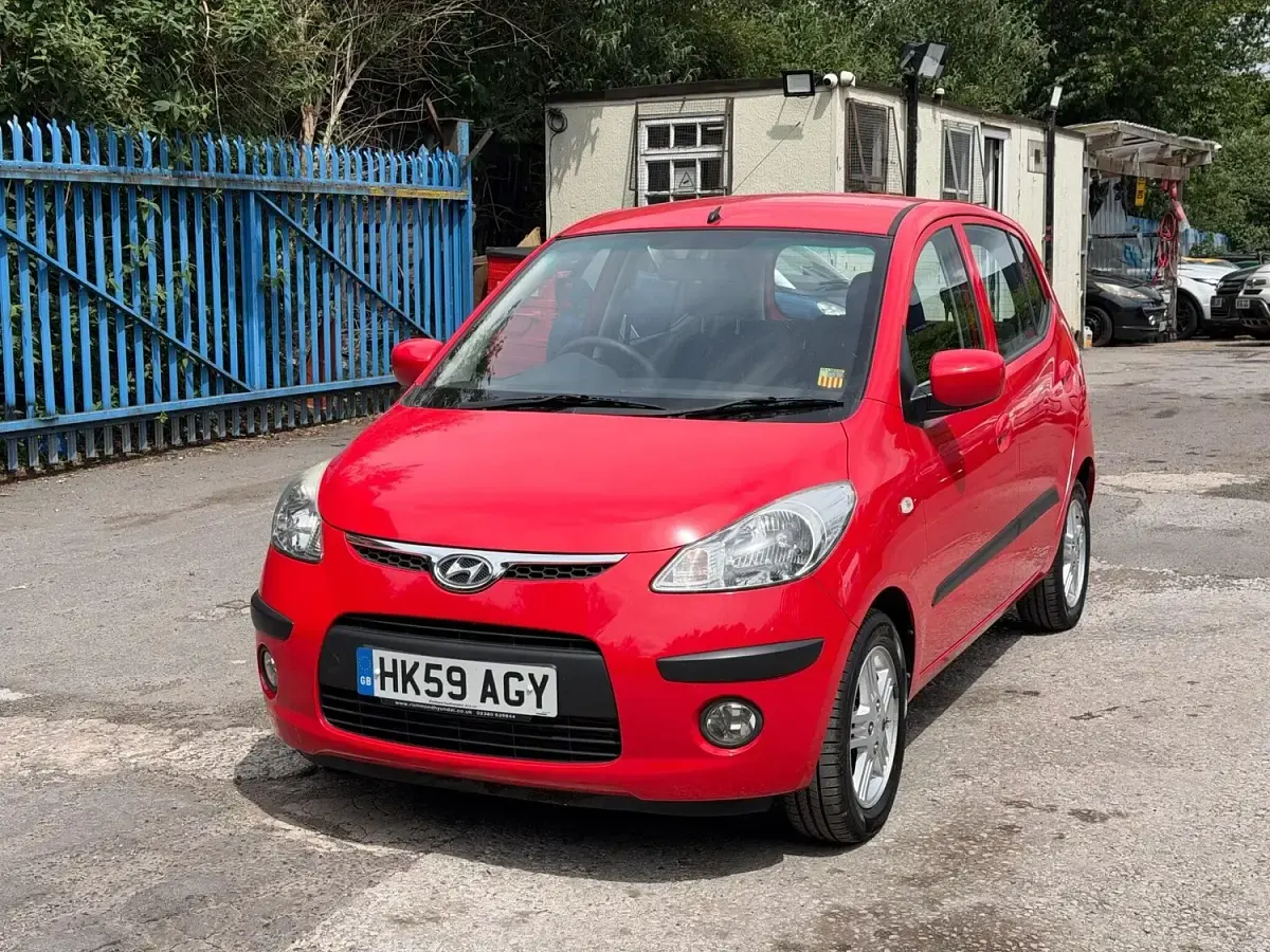 Used Hyundai i10 Comfort 77 HP (56 kW) 2009 Red Hatchback